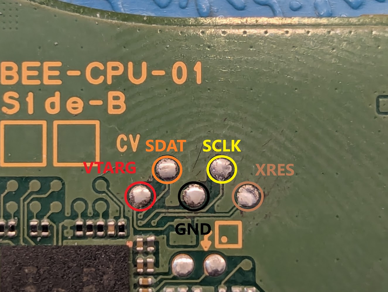 Puntos de programación SWD en la placa de Switch 2